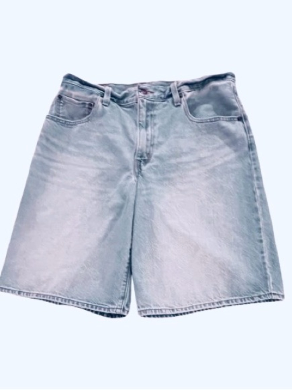 Levi's- Baggy Relaxed Fit Light Wash Jorts. Size: 30 - Picture 4 of 9